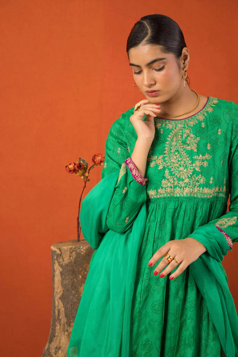 Regal Bahar Bano 2 Piece - Image 4