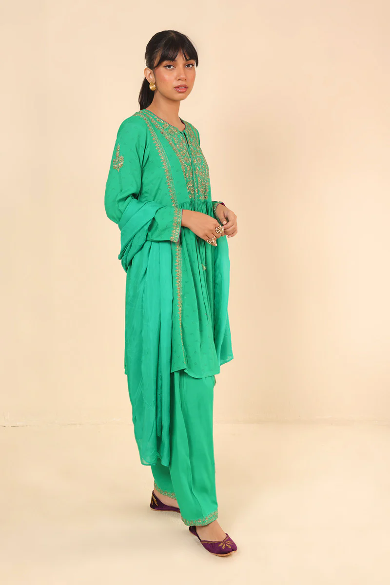 Bahar Bano Suit - Image 3