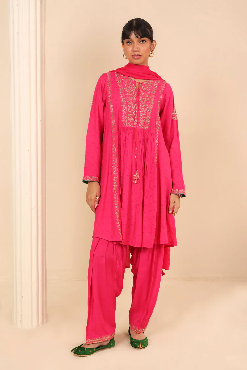 Bahar Bano Suit - Image 7
