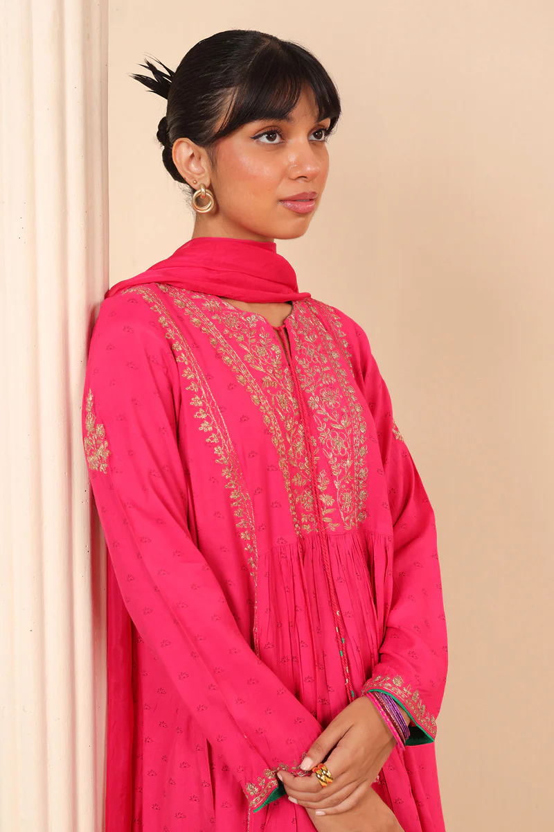 Bahar Bano Suit - Image 8