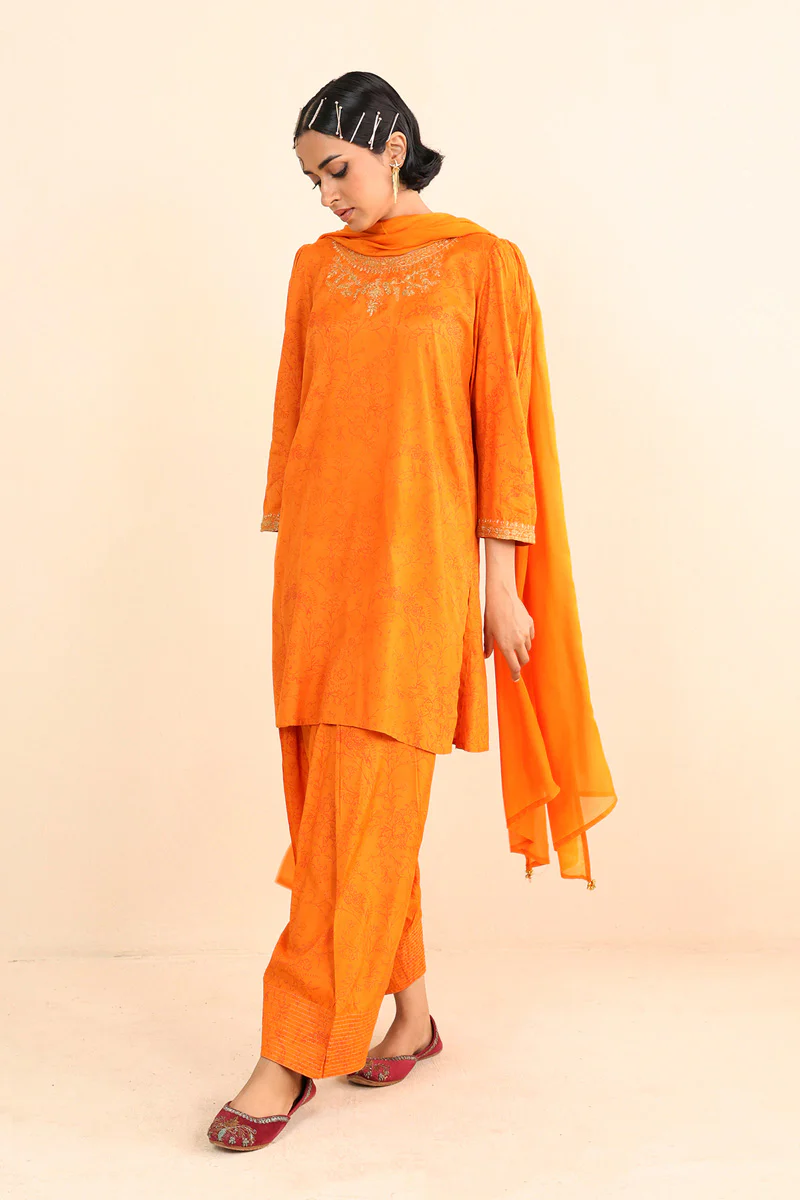 Bahar Bano 3 Piece Suit - Image 9