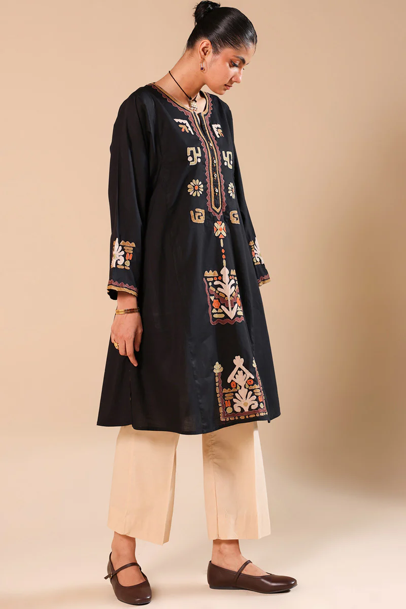 African Collage Appliqued Kurta - Image 2