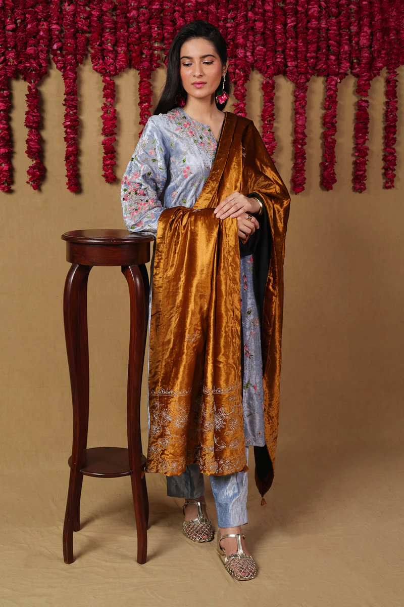 Marorri Velvet Shawl - Image 4