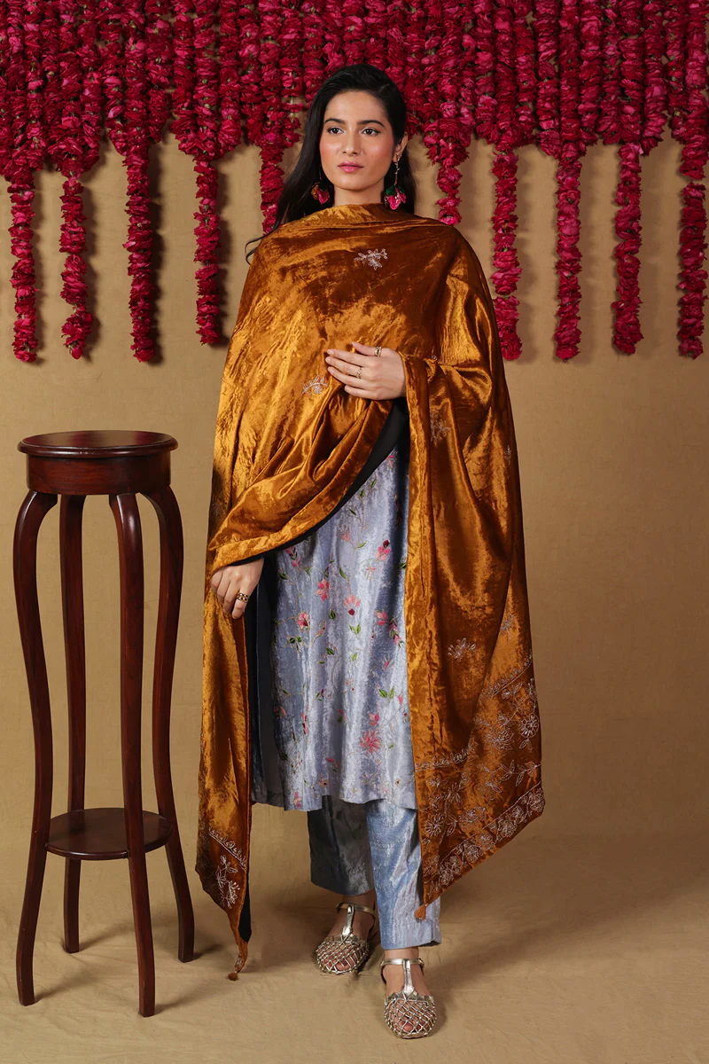 Marorri Velvet Shawl - Image 5