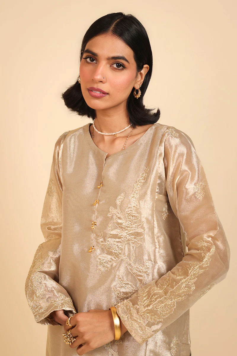 Sunehri Chadder Zarri suit - Image 3