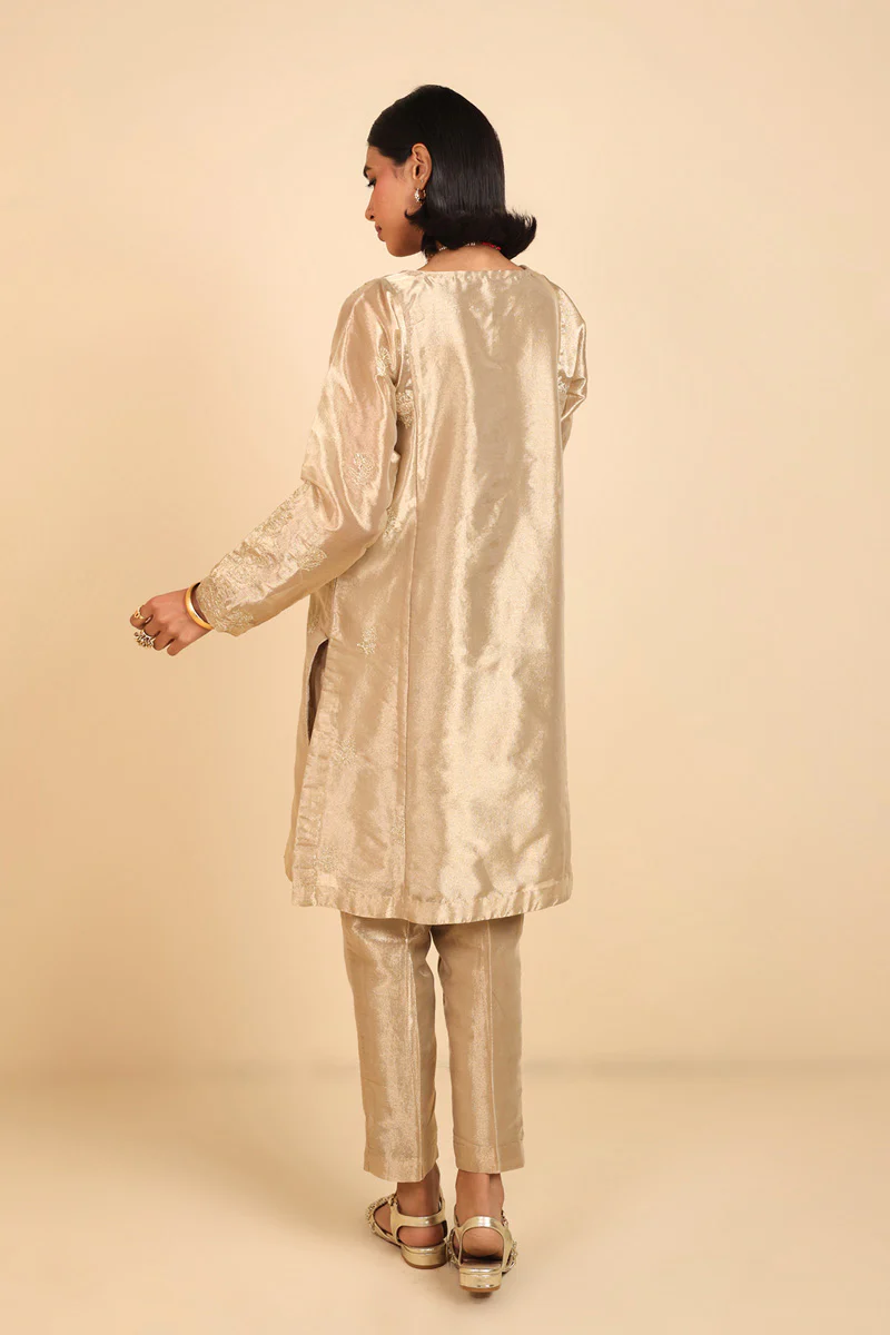 Sunehri Chadder Zarri suit - Image 4