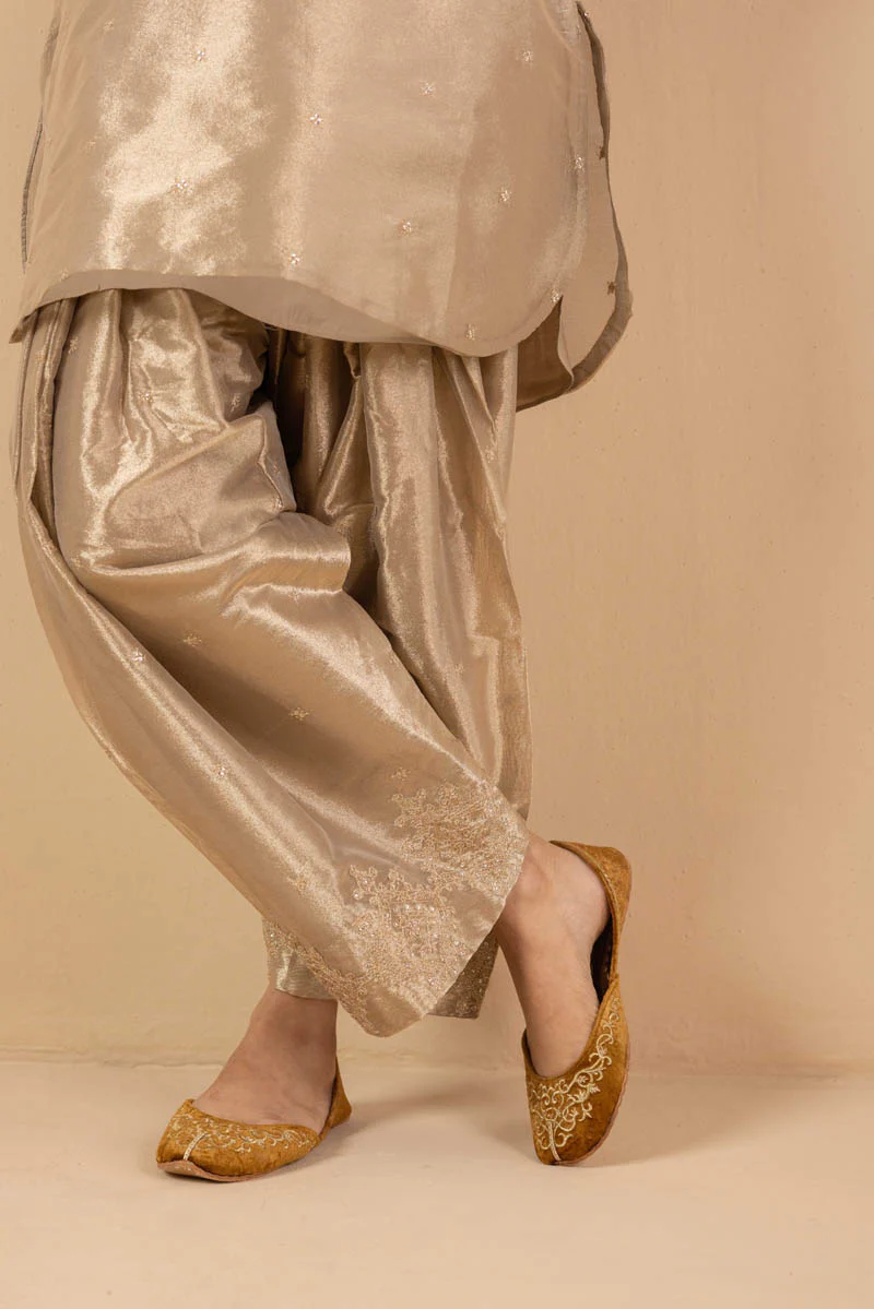 Zari Sunehri Chadder Jora - Image 3