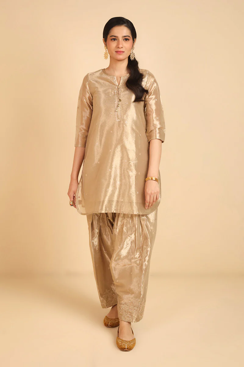 Sunehri Chadder Suit - Image 5