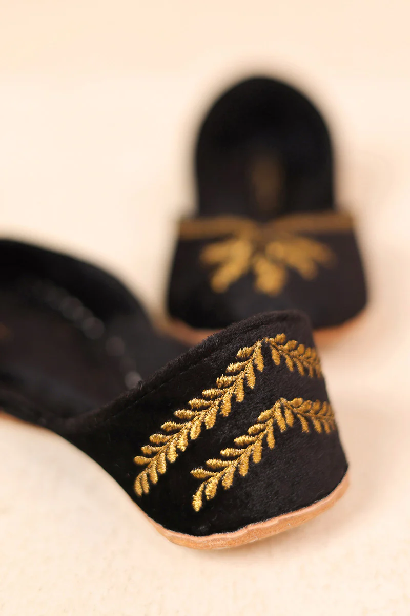 Jahanara Embroidered Khussa - Image 3