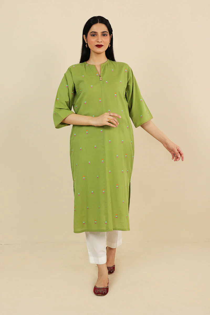Khaddiyan Buttoned Kurta - Image 3