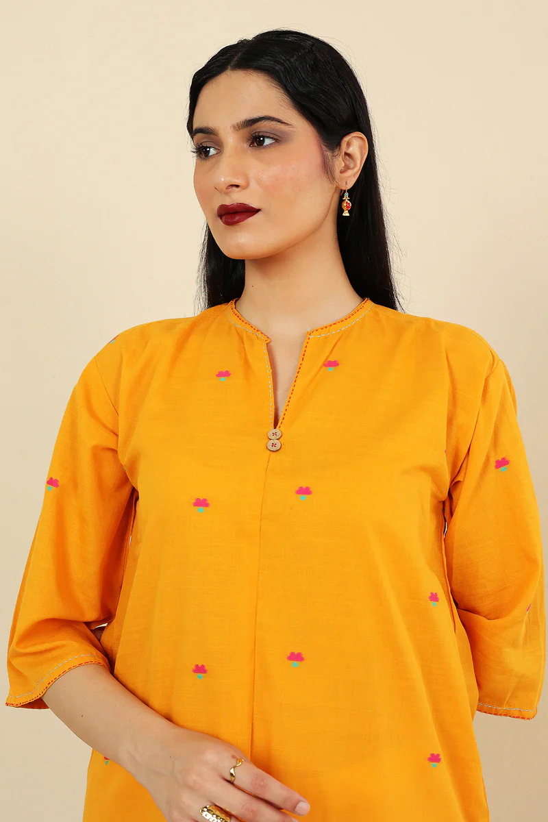 Khaddiyan Buttoned Kurta - Image 5
