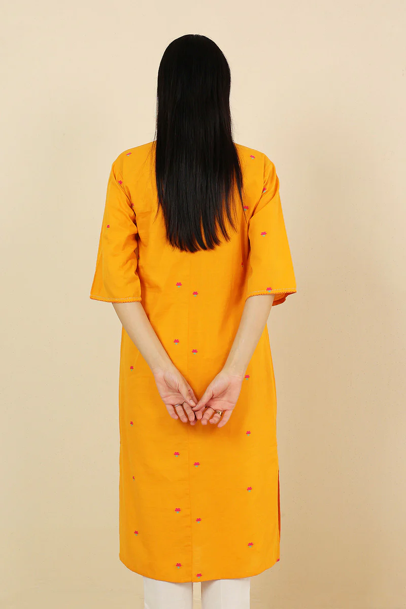 Khaddiyan Buttoned Kurta - Image 8