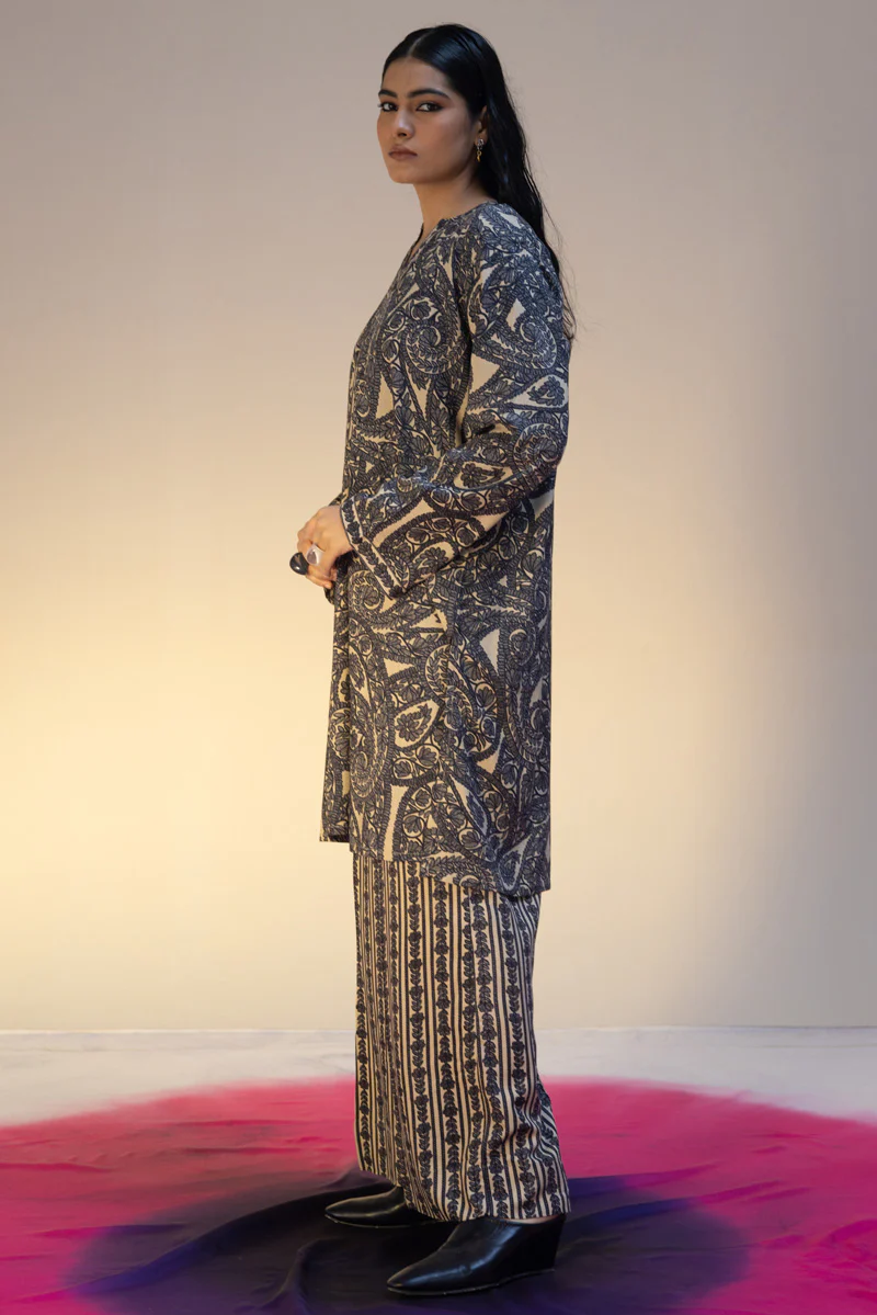Paisley Pattern Poise Set - Image 7