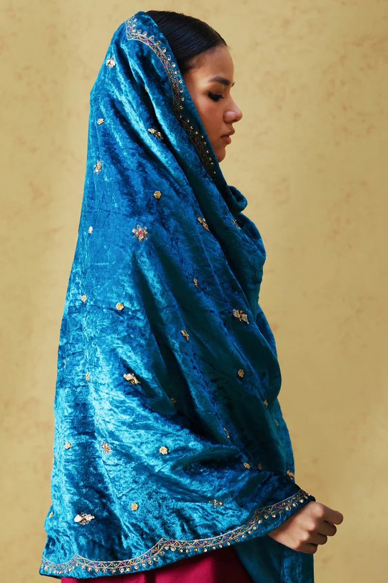 Nooray Velvet Shawl - Image 3