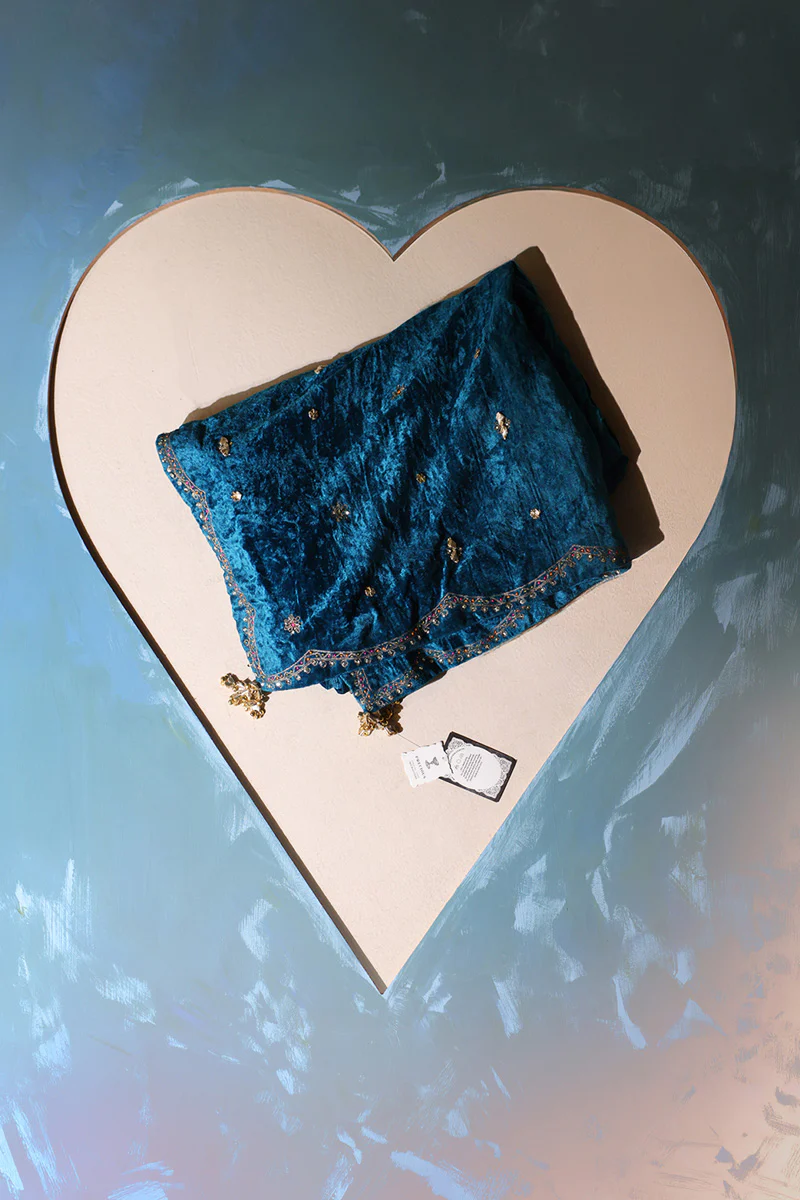 Nooray Velvet Shawl - Image 6