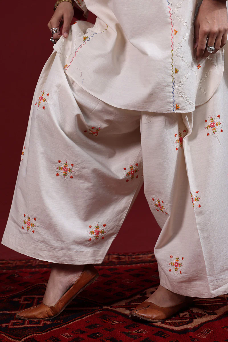 Hand-Embroidered Tapestry Set - Image 12
