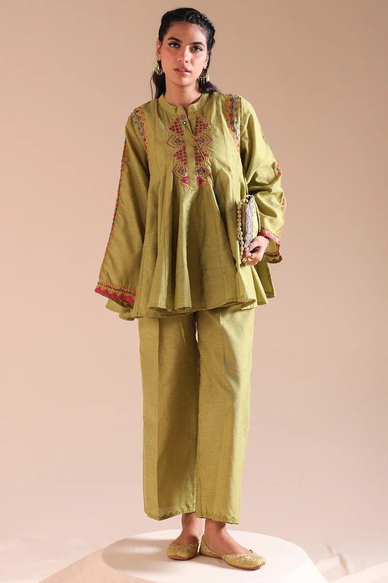 Hand-Crafted Aina Set - Image 12