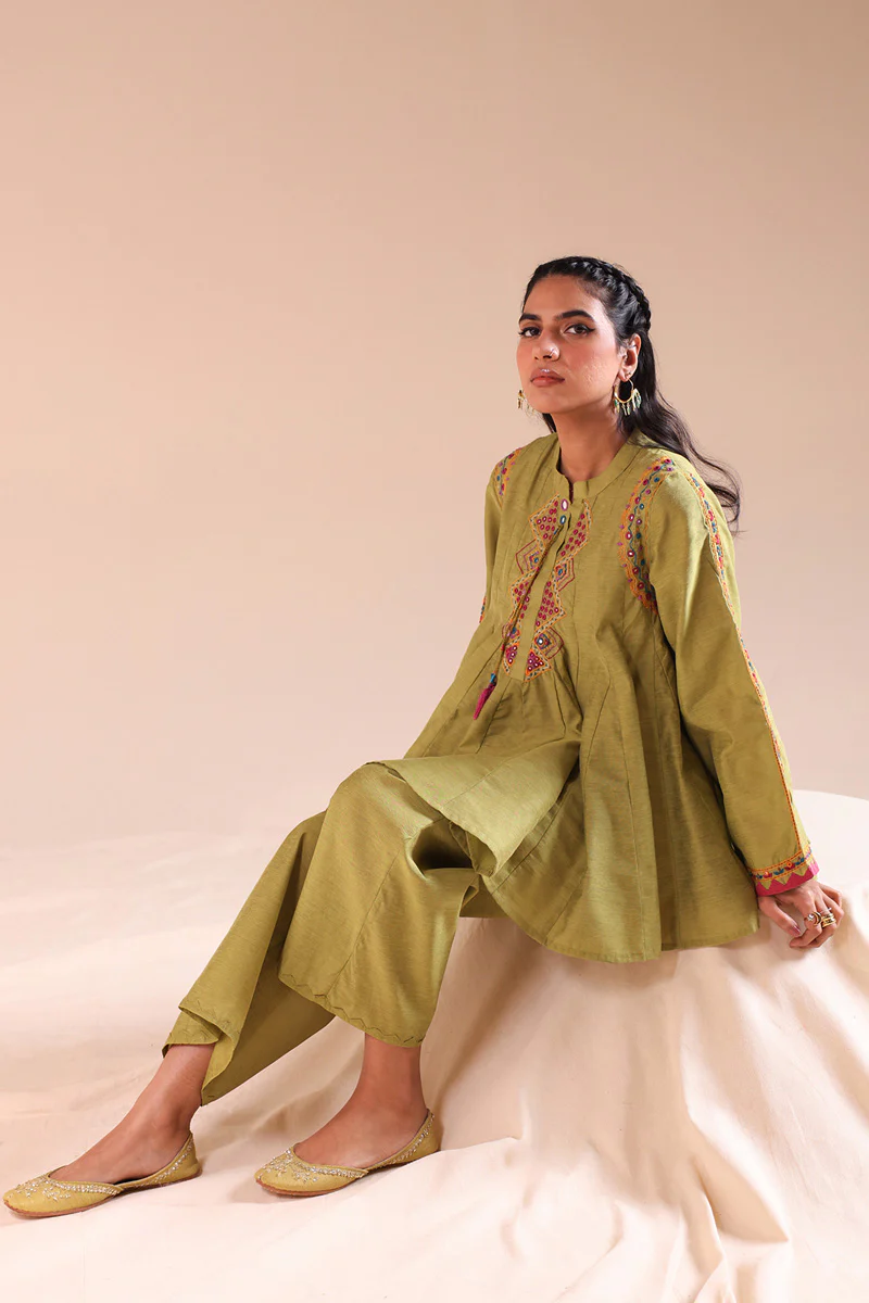 Hand-Crafted Aina Set - Image 2