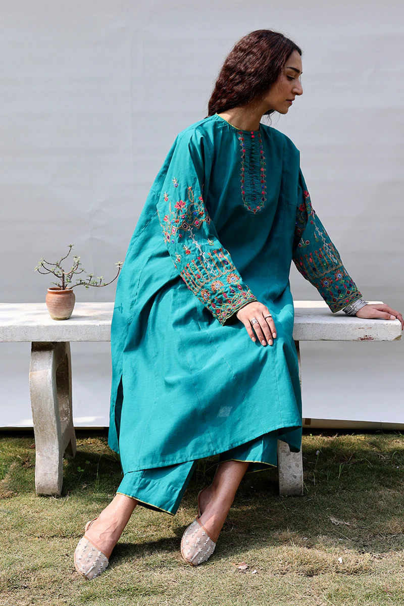Aina Hand-Crafted Set - Image 3