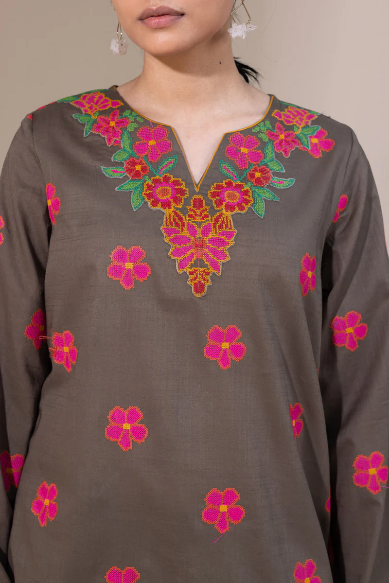 Pyari Paras Embroidered Set - Image 2