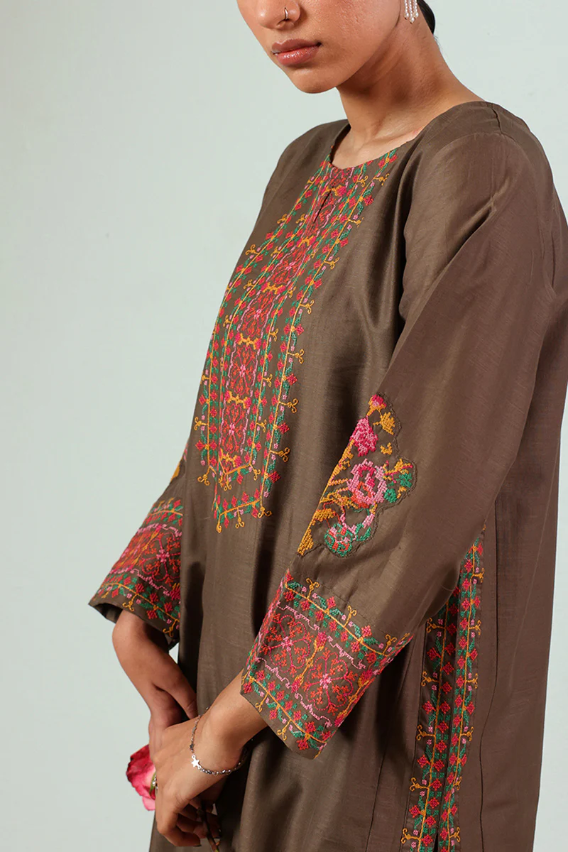 Pure Paras Embroidered Set - Image 4