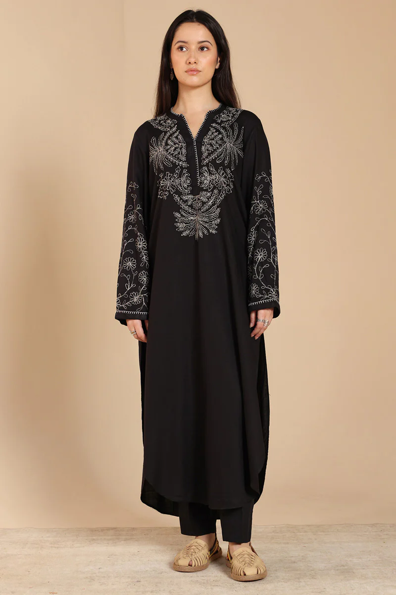 Monotone Embroidered Set